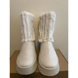 Beige Women's Faux Fur Ribbed Cuff Snow Boots (Size 7)